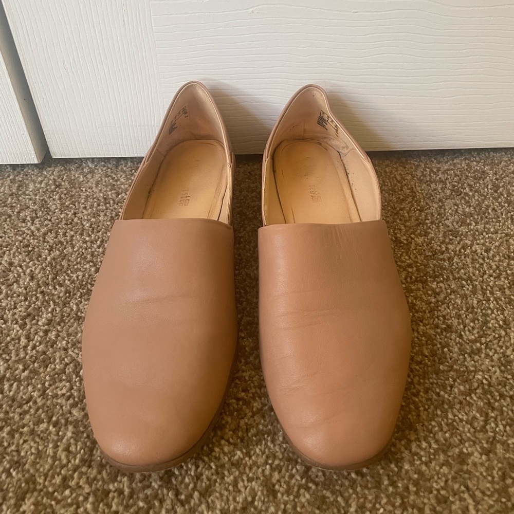 Clarks Pure Tone Loafers in Nude Leather, Size 10